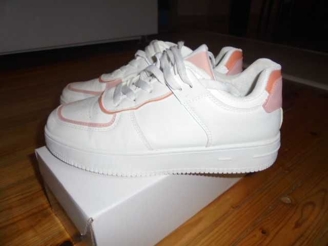 Бели кецове-номер 40