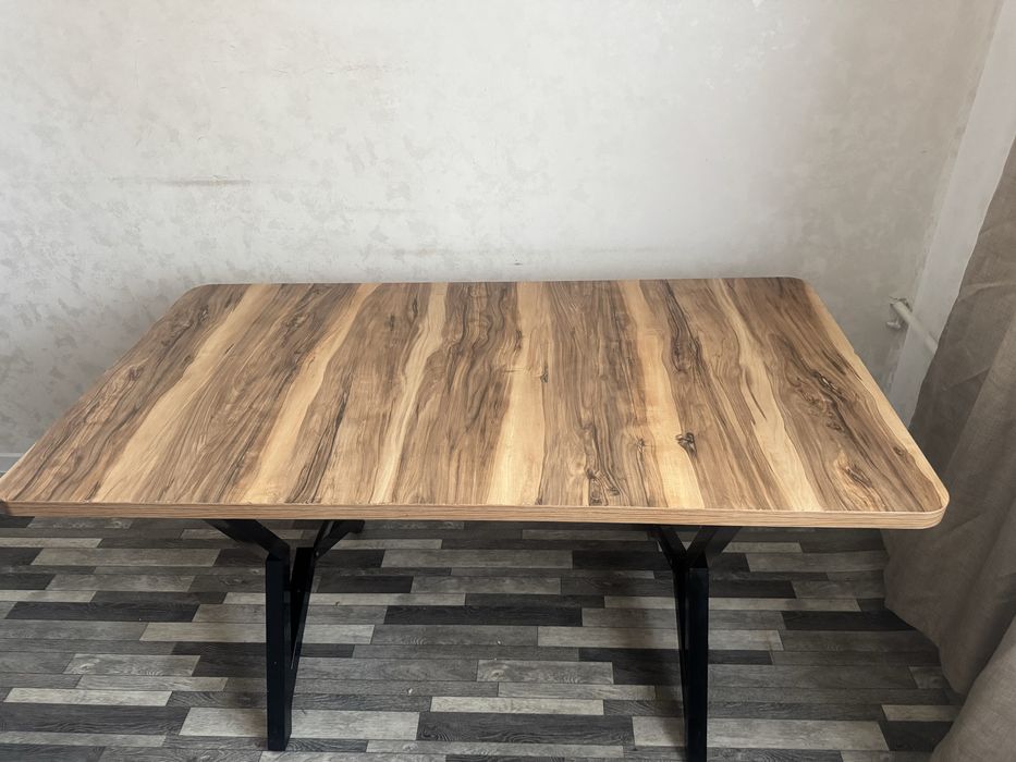 Продам стол в хорошем состоянии