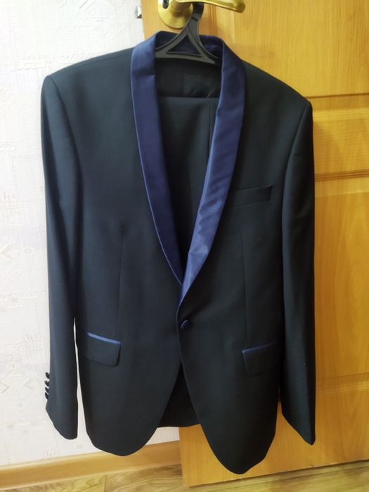 Смокинг 48 размер. Район Встречи