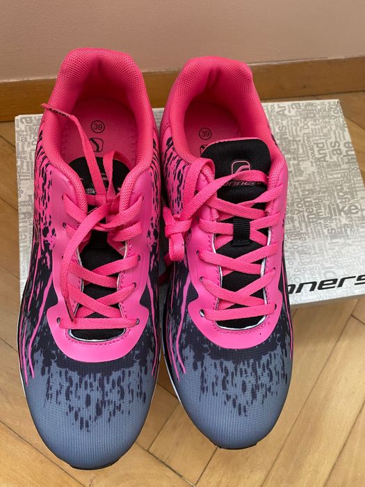 Дамски спортни обувки