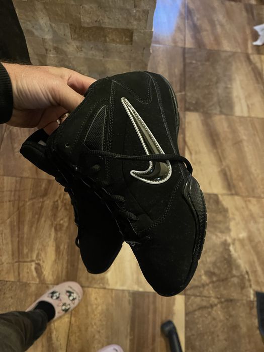 Adidas Nike.