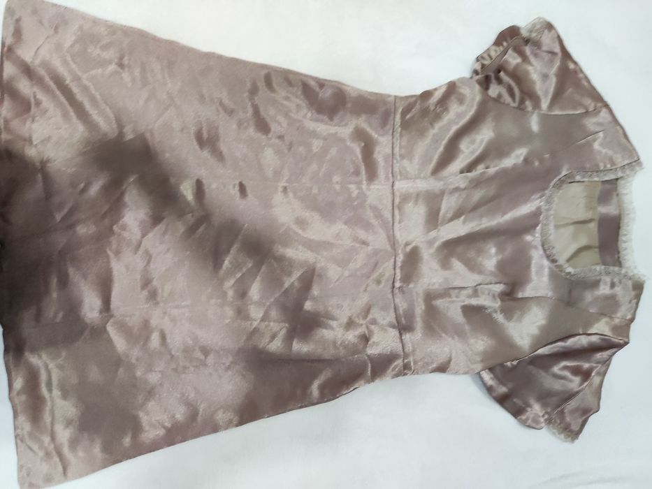 Елегантни дамски рокли