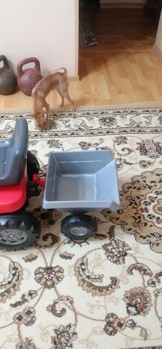 Детский педальный трактор с прицепом