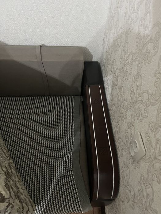 Продам диван для гостинной