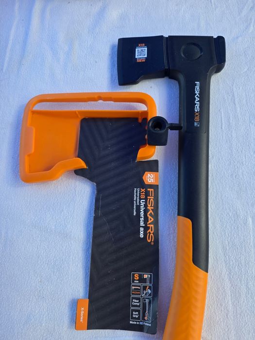 Toporas Fiskars X 18