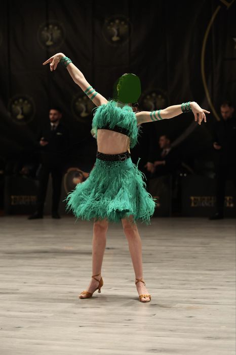 Rochie SASUEL latino, verde smarald, pene strut, 145-165 cm