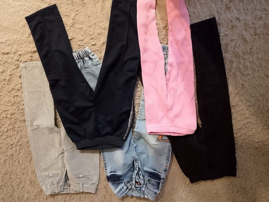 Вещи пакетами, очень много вещей.