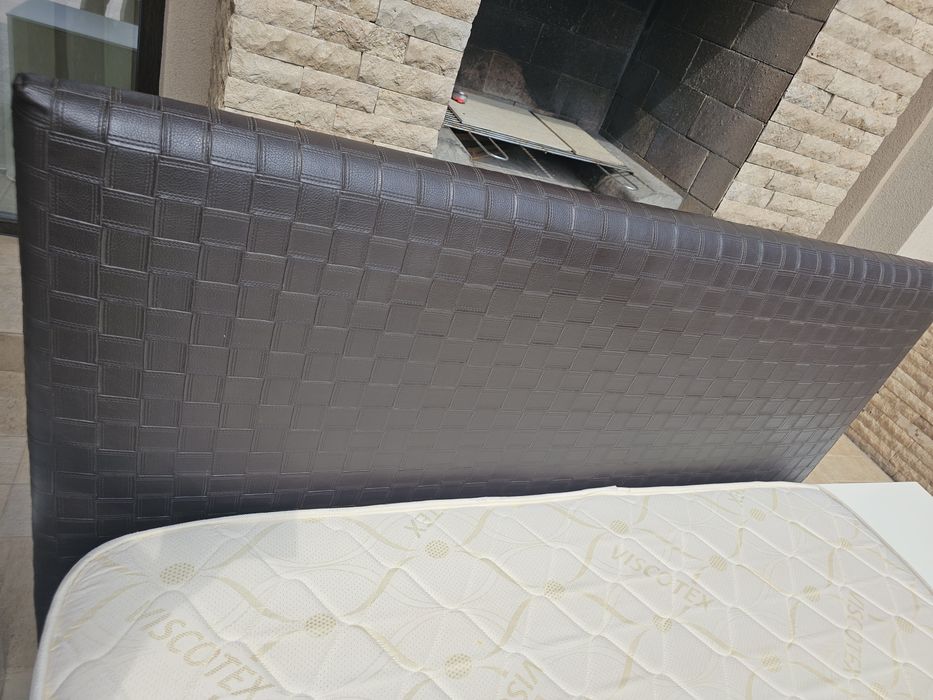 Vand Pat cu saltea inclusa 200x160 sunt noi  plus 2 noptiere in stare buna