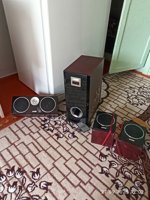 Продам колонки BBK с пультом