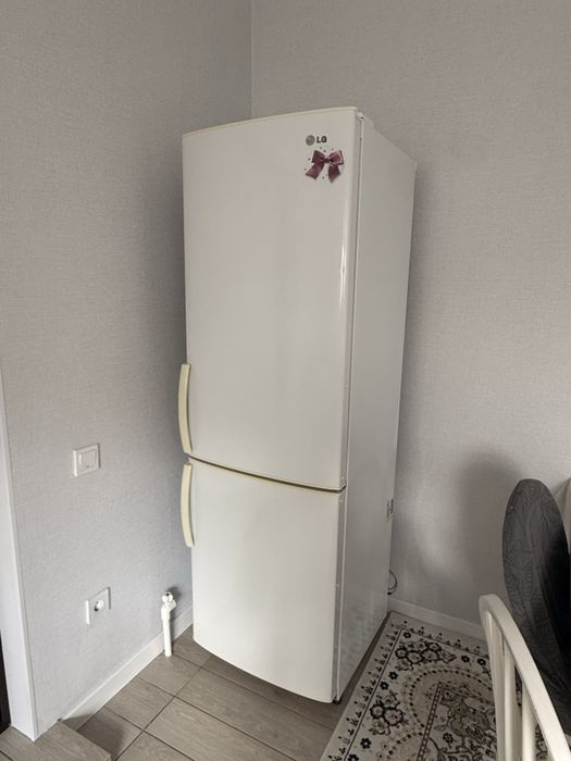 Холодильник LG в отличном состояний