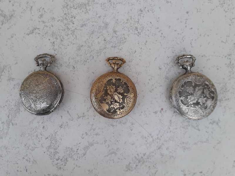 Ceas de buzunar vintage gravat manual

pret; 350lei/buc