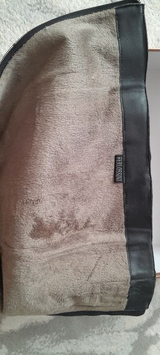 Продам черные кожанные сапоги.