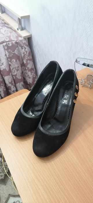 Отдам Замшевые туфли