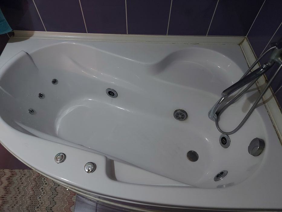 Cada acrilică cu hidromasaj