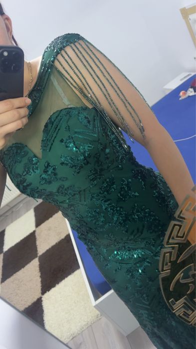 Vand rochie pentru evenimente