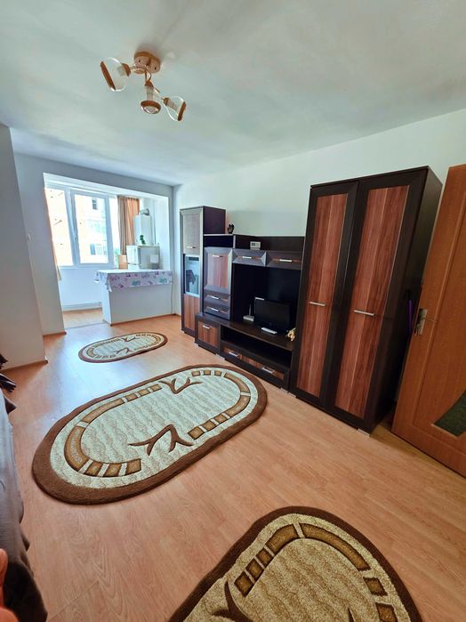 Închiriez garsoniera, zona Astra