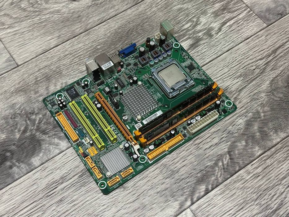 Материнская плата на LGA 775