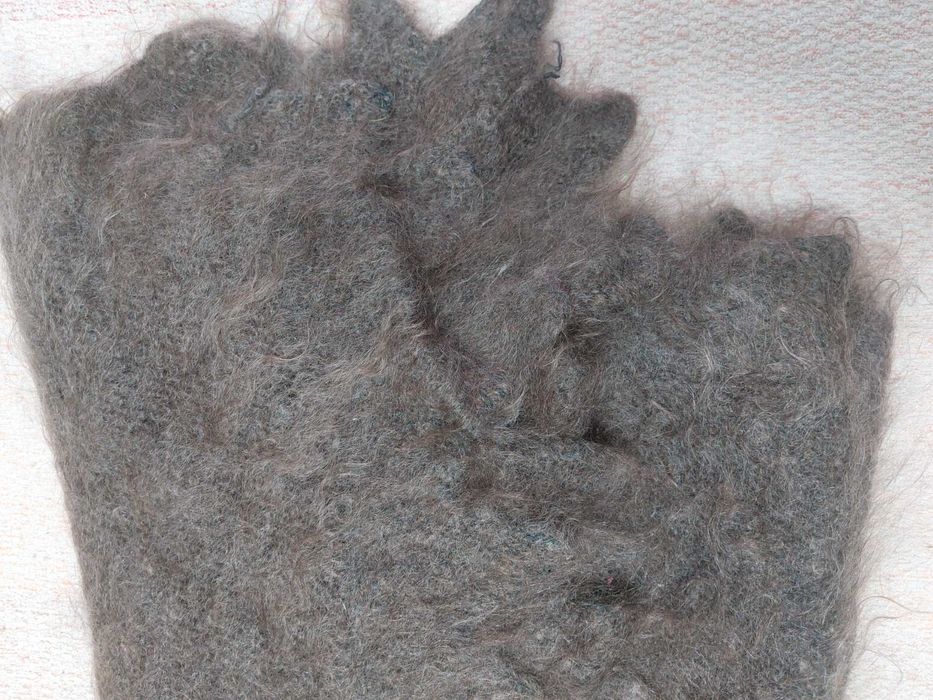 Пуховый платок серый