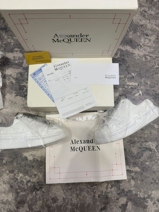 Vând Alexander Mcqueen