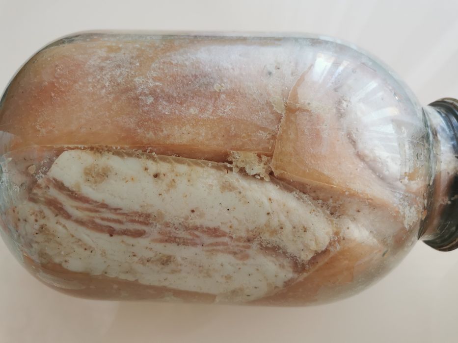 Сало солёное в банках