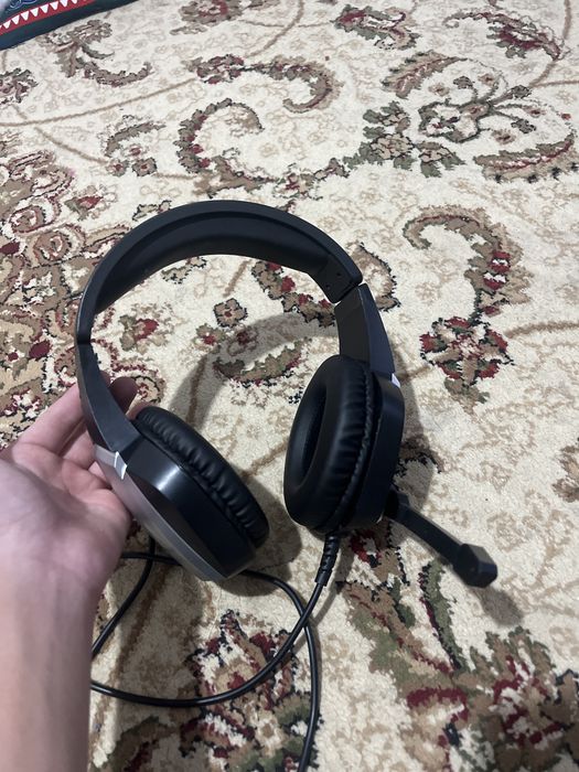 Продам наушник работают отлично