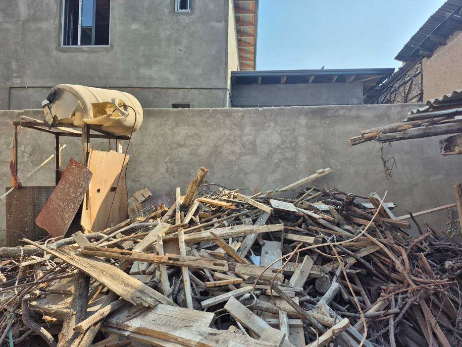 Дрова для отопления фруктовых деревьев много ЗИЛ