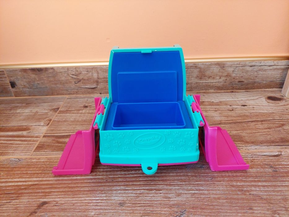 Голяма кола-кемпер за кукли