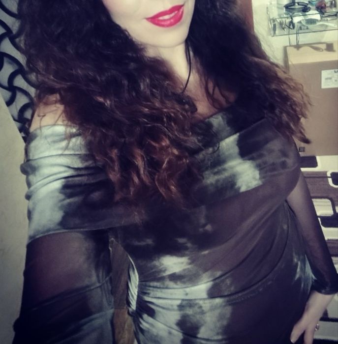 Продам красивые вечерние платья