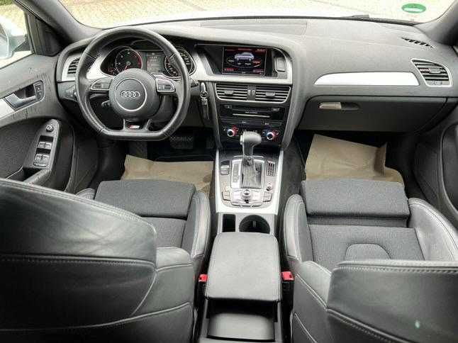 Audi A4 break cu pachet S-line facelift