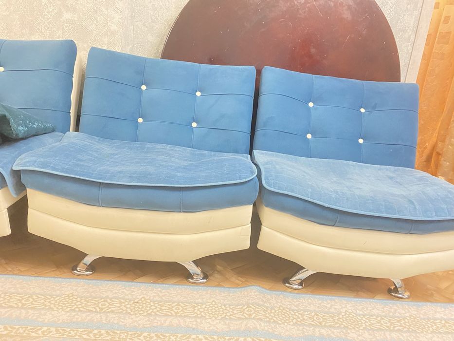 Продам диван вместе с креслами