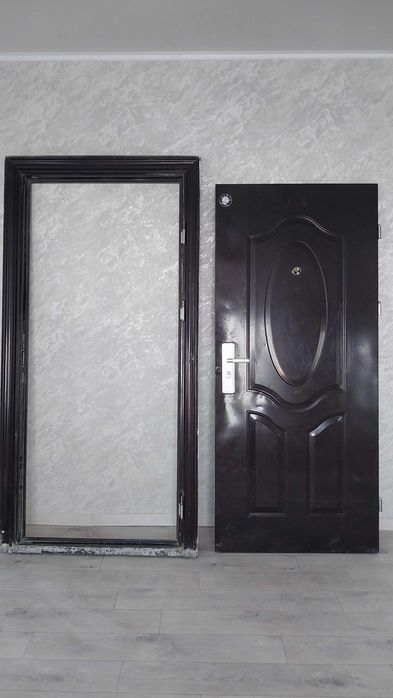 Железная входная дверь