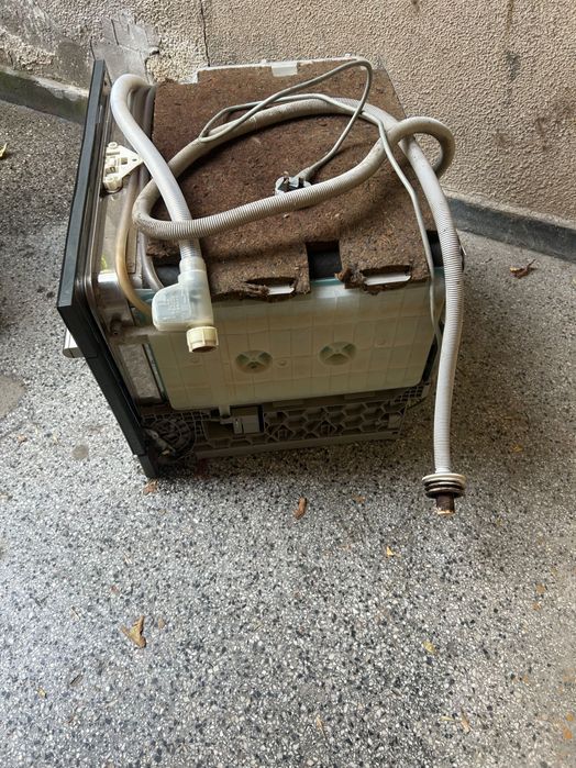 Съдомиялна за полу вграждане