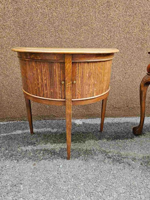 Английски конзолен шкаф с плъзгащи вратички