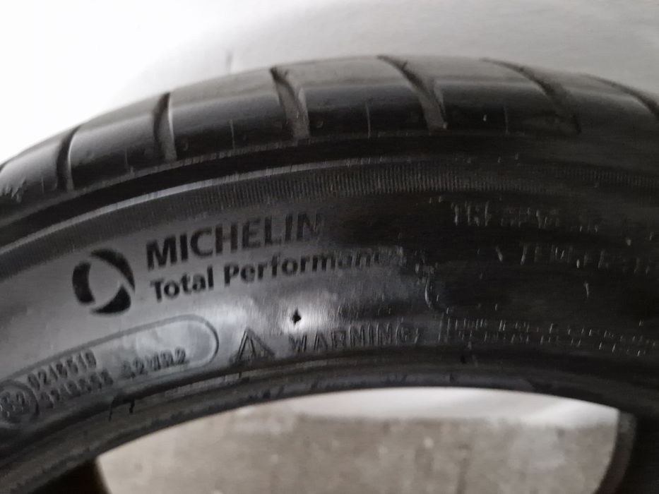 Anvelope de vară Moichelin Pilot Sport 4
235/45 R18 98Yi