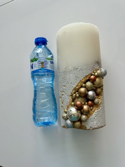 Голяма декоративна свещ с бетонова основа