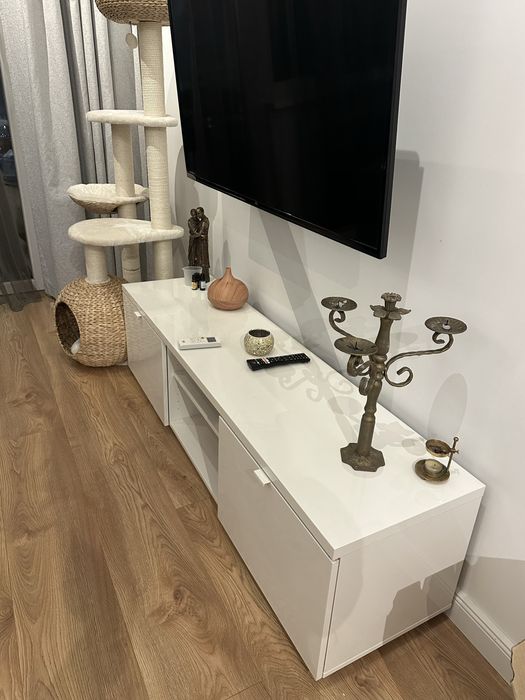 ТВ шкаф в отлично състояние