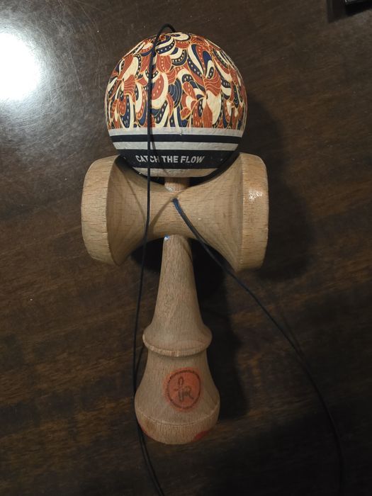 Kendama semnată de Xremus și de Vasi