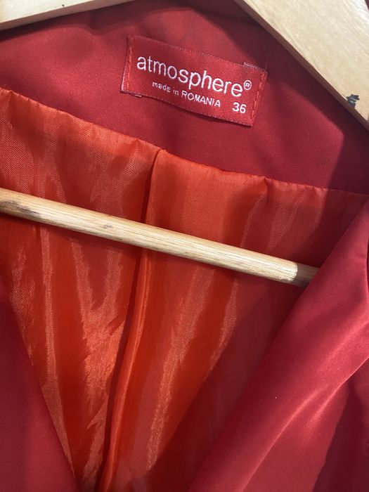 Trench roșu Atmosphere