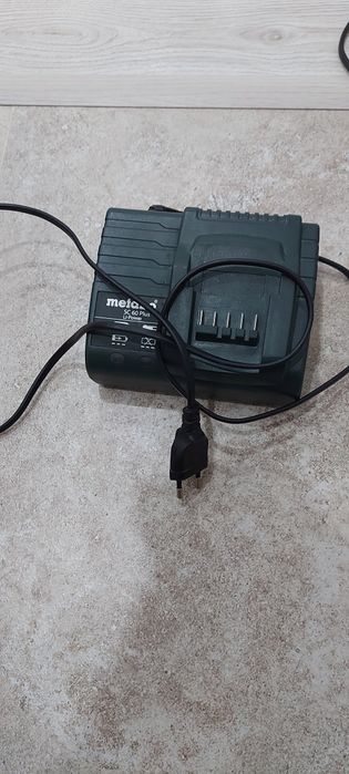 Продам зарядное устройство для шуруповерта