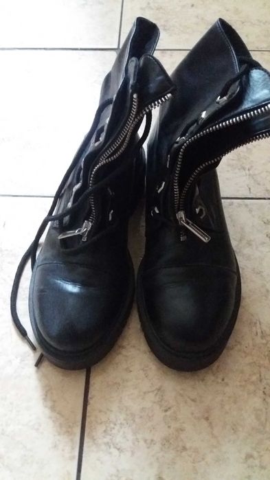 Cizme negre din piele