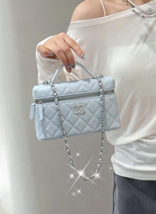 Рокля Self-Portrait    Чанта Chanel