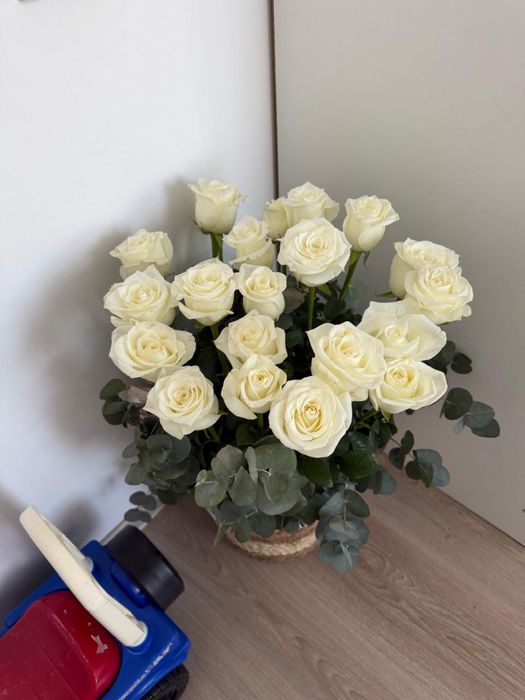 Букет из свежих белых роз