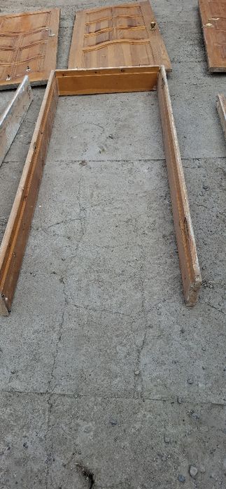 Деревянные лакированные двери