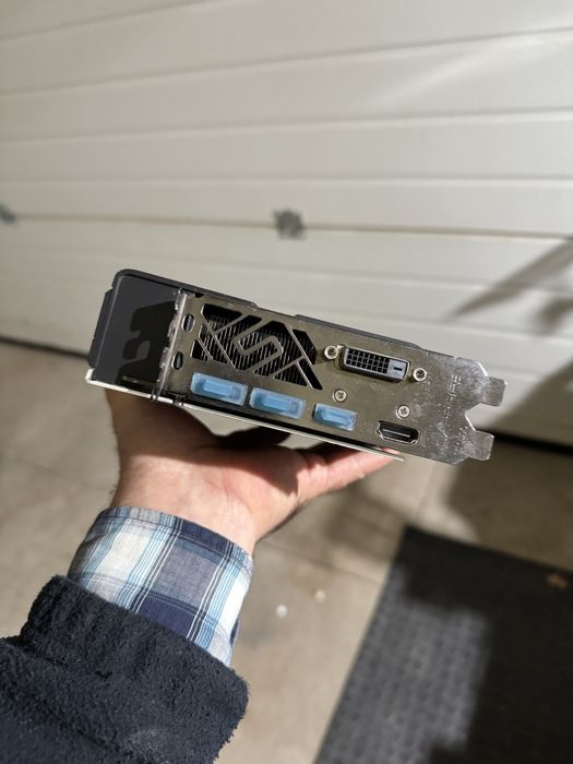 Radeon 6800XT 16gb, ASUS AMD RX 470/4gb