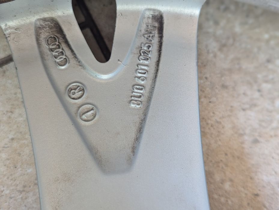 Vând jante aliaj Audi + anvelope vara în condiție foarte buna r17