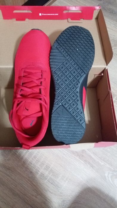Adidasii puma sunt noi nu sunt purtati