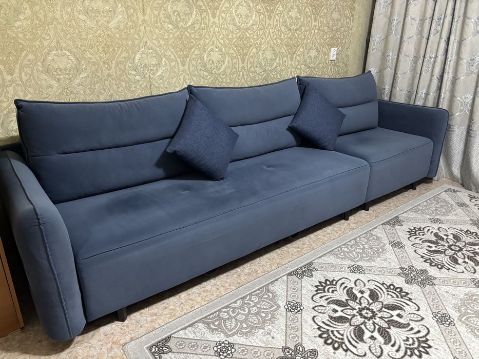 Диван синий в отличном состояний