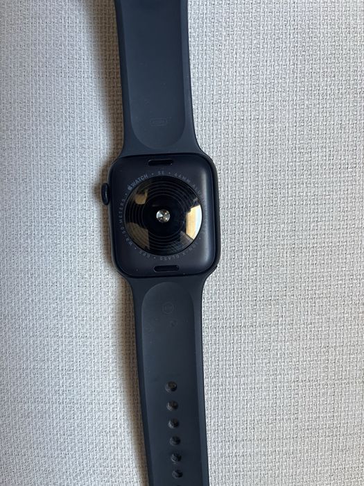Apple watch SE часовник 44мм