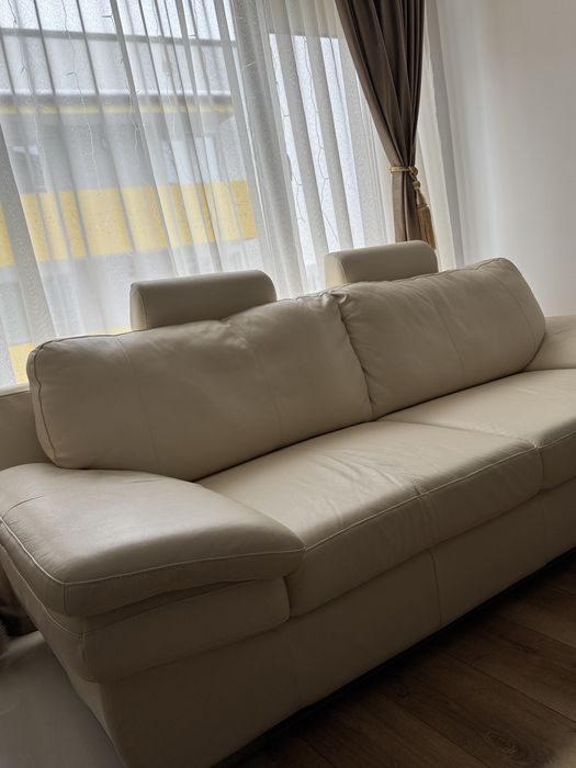 Canapea din piele naturală – culoare ivory – stare foarte bună