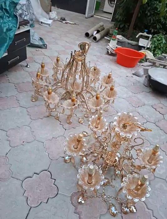 Продаются люстры